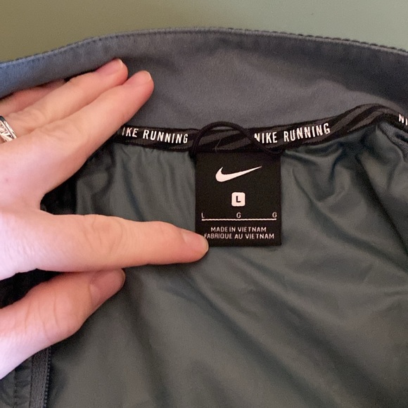 Men’s Large Nike Running Vest. Muted teal color and great condition! - Picture 9 of 10